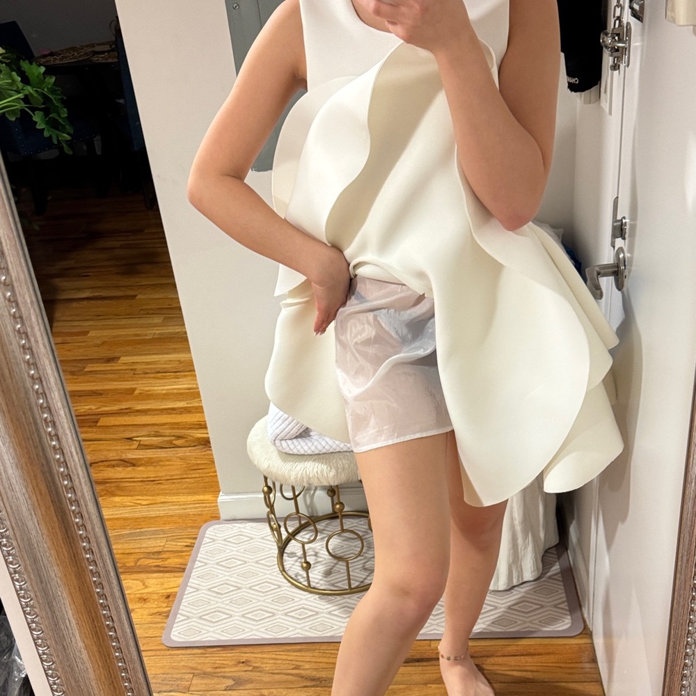 Elegant White Sleeveless Ruffle Dress - Picture 5 of 6